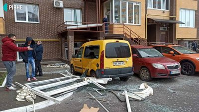 У Рівному від пожежі повилітали вікна, ймовірно – від вибуху