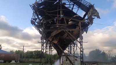 РФ завдала удару керованою авіабомбою по селу на Ізюмщині: пошкоджене підприємство