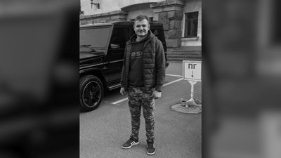 У Чернігові попрощалися з жертвами ракетної атаки Назаром Ющенком, Наталією Торією та Дмитром Маглічем У Чернігові попрощалися з жертвами ракетної атаки Назаром Ющенком, Наталією Торією та Дмитром Маглічем