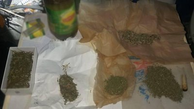У Черкасах чоловік зберігав вдома гранату, тротилову шашку та наркотики, поліцейські його викрили У Черкасах чоловік зберігав вдома гранату, тротилову шашку та наркотики, поліцейські його викрили