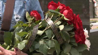 У Житомирі попрощалися із двома військовими, які загинули за Україну У Житомирі попрощалися із двома військовими, які загинули за Україну