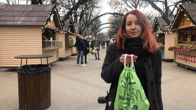 Багаторазові торбинки та посуд — львівські екоактивісти провели акцію на Різдвяному ярмарку