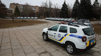 Офіцери громади Запорізької області отримали 19 службових автівок