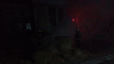 На Житомирщині невідомі підпалили тюки з сіном, призначеним для декорацій та фотозон На Житомирщині невідомі підпалили тюки з сіном, призначеним для декорацій та фотозон