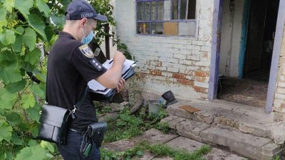 На тлі конфлікту через алкоголь: на Чернігівщині батько зарубав свого сина На тлі конфлікту через алкоголь: на Чернігівщині батько зарубав свого сина