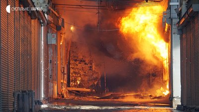 У Харкові внаслідок обстрілів РФ загорівся найбільший ринок східної Європи У Харкові внаслідок обстрілів РФ загорівся найбільший ринок східної Європи