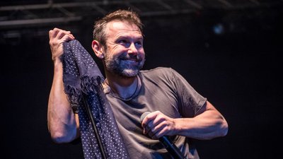 Про "Океан Ельзи" зняли документальний фільм. Що покажуть — розповідають Максим Сердюк та Святослав Вакарчук