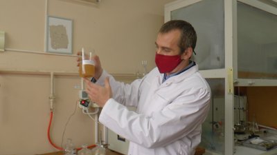 На крафтовий папір: у франківському виші знайшли застосування отруйному борщівнику На крафтовий папір: у франківському виші знайшли застосування отруйному борщівнику