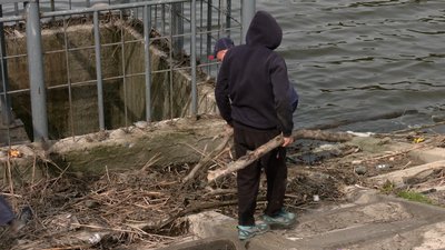 Знизили ризик підтоплень: у Чернігові на дамбах річки Стрижень спустили воду