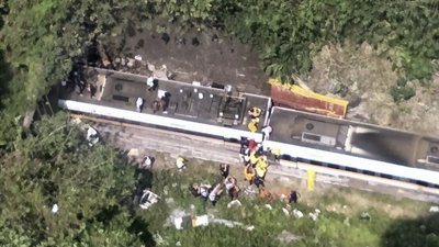 У Тайвані з рейок зійшов пасажирський потяг. Щонайменше 48 людей загинули