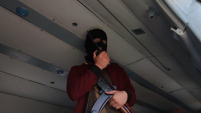 Захопили гелікоптер з заручниками: СБУ провела антитерористичні навчання в аеропорті "Ужгород" Захопили гелікоптер з заручниками: СБУ провела антитерористичні навчання в аеропорті "Ужгород"