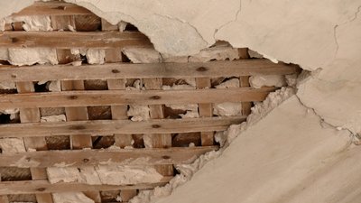 Відсутнє опалення та водопостачання: чому у Чернігові в будинку, який зазнав пошкоджень не провели ремонтних робіт Відсутнє опалення та водопостачання: чому у Чернігові в будинку, який зазнав пошкоджень не провели ремонтних робіт
