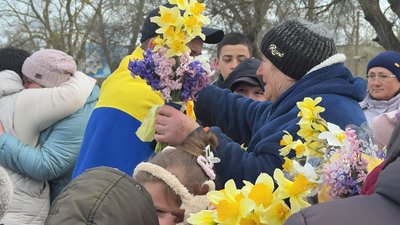 "Усі радісні — вся родина": на Одещині зустріли звільненого з полону Олексія Белінського "Усі радісні — вся родина": на Одещині зустріли звільненого з полону Олексія Белінського