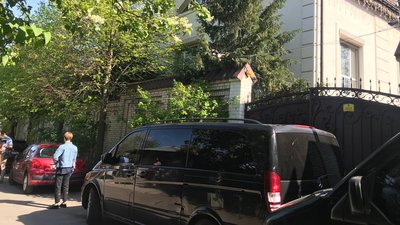 СБУ обшукує будинок Медведчука СБУ обшукує будинок Медведчука