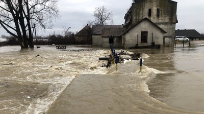 Дорогу місцевого значення "Великі Комяти-Шаланки підтопило на Закарпатті внаслідок негоди