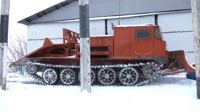 На Харківщині дорожник переробив артилерійський тягач на снігоприбирач На Харківщині дорожник переробив артилерійський тягач на снігоприбирач