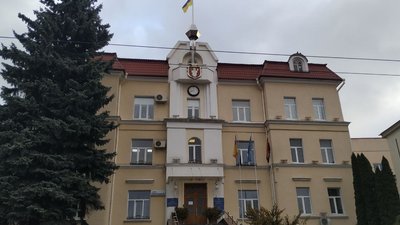 Як чиновники Луцької міської ради та ЦНАПу працюють у "червоній" зоні Як чиновники Луцької міської ради та ЦНАПу працюють у "червоній" зоні