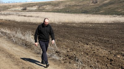 Аграрій Донецької області відновлює підприємство, після окупації та боїв Аграрій Донецької області відновлює підприємство, після окупації та боїв