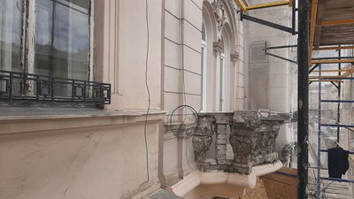 У Львові почали ремонтувати п’ять аварійних балконів на проспекті Шевченка