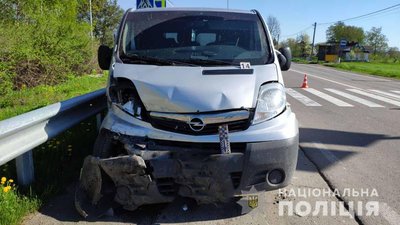 Розвертався через суцільну: у ДТП на Рівненщині травмувався водій