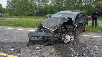 Біля Хмельницького на автодорозі Житомир-Чернівці зіткнулося чотири автівки. Фото: Суспільне. Поділля. Біля Хмельницького на автодорозі Житомир-Чернівці зіткнулося чотири автівки. Фото: Суспільне. Поділля.