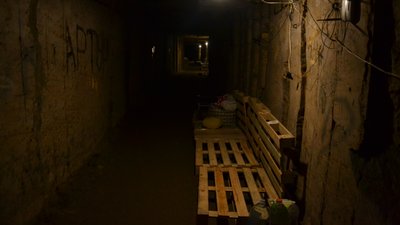 Безпека на глибині 18 метрів: під час війни люди облаштовують для себе укриття в одеських катакомбах. ФОТО. ВІДЕО