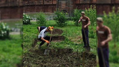 У Батурині археологи досліджують територію, де незабаром встановлять 30-метровий флагшток У Батурині археологи досліджують територію, де незабаром встановлять 30-метровий флагшток