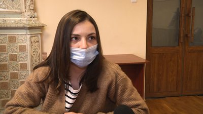 У Житомирі провели майстер-клас із виготовлення квітки маку – символу Дня пам'яті та примирення У Житомирі провели майстер-клас із виготовлення квітки маку – символу Дня пам'яті та примирення