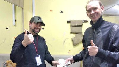 Черкаські театрали передали гуманітарному центру Черкас понад п'ять тисяч гривень Черкаські театрали передали гуманітарному центру Черкас понад п'ять тисяч гривень