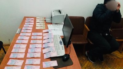 Хотів повернути посвідчення водія. На Прикарпатті чоловіка затримали за хабар