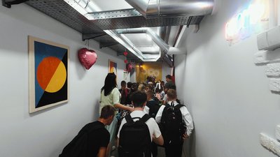 Клас у підземній школі в Пісочині