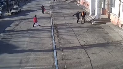 "За*бали ці атошники". У Чернівцях чоловік побив учасника ООС. Ймовірного нападника встановили