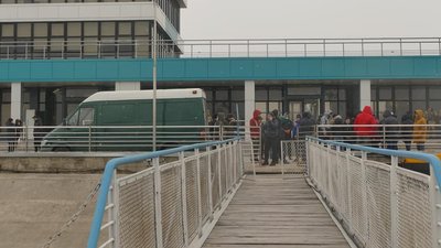 До Ізмаїльського морського вокзалу прибули п'ять катерів з допомогою від Румунії До Ізмаїльського морського вокзалу прибули п'ять катерів з допомогою від Румунії