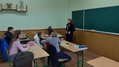 У тернопільській школі відзначили Всесвітній день української хустки