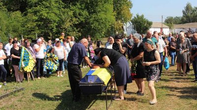 На Чернігівщині в останню путь провели солдата Віктора Свіргуна