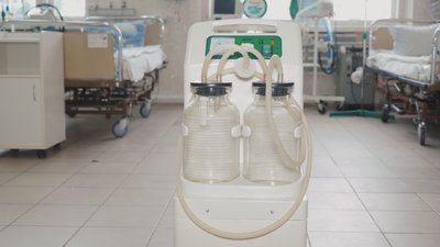Тернопільська та Збаразька лікарні отримали медапарати від місцевих меценатів