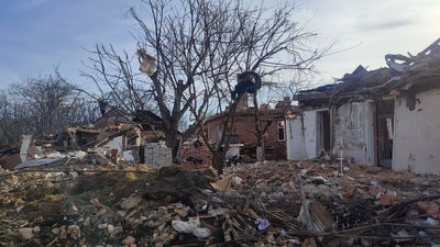 У Смілі на Черкащині волонтери допомагають людям після прильоту У Смілі на Черкащині волонтери допомагають людям після прильоту