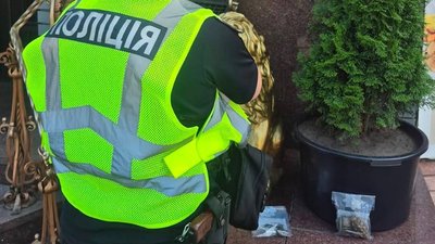 У Дніпровському районі Києва правоохоронці виявили гранати біля ресторану