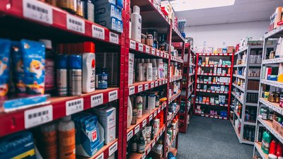 На Полтавщині визначили час роботи для усіх магазинів, аптек, банків та АЗС