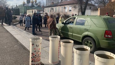 Черкаським військовим передали автомобіль для виконання бойових завдань Черкаським військовим передали автомобіль для виконання бойових завдань