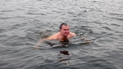 Без офіційних місць занурення та вперше 6-го січня: як відзначили Водохреще в Дніпрі Без офіційних місць занурення та вперше 6-го січня: як відзначили Водохреще в Дніпрі
