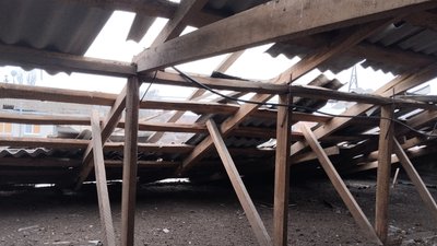 Тиждень після обстрілу. Як живуть херсонці, у подвір’я яких влучила російська ракета Тиждень після обстрілу. Як живуть херсонці, у подвір’я яких влучила російська ракета