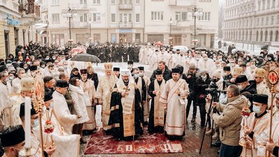 Глава УГКЦ освятив горельєфи на катедральному соборі Глава УГКЦ освятив горельєфи на катедральному соборі