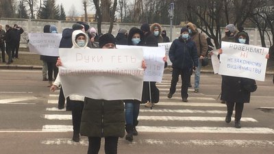 У Житомирі жителі будинків на вулиці Героїв Десантників знову вийшли на протест проти забудови У Житомирі жителі будинків на вулиці Героїв Десантників знову вийшли на протест проти забудови