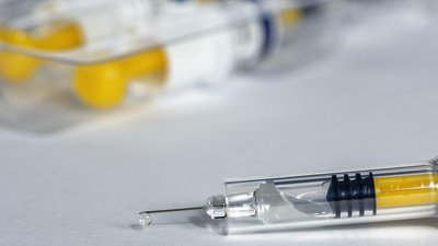 Киян закликають вакцинуватись напередодні сезонного спалаху COVID-19