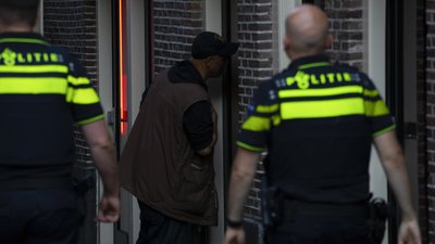 В Амстердамі пасажир побив і покусав водія за прохання надягти маску