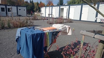 Холодно, волого, але з’їжджати ми не хочемо. Репортаж із модульного містечка Холодно, волого, але з’їжджати ми не хочемо. Репортаж із модульного містечка
