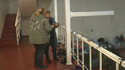 У Хмельницькому волонтери опановують техніку плетіння рибальських сіток
