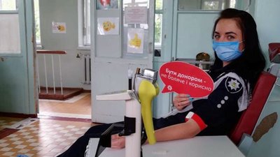 Карантин не став на заваді: херсонські патрульні здають кров