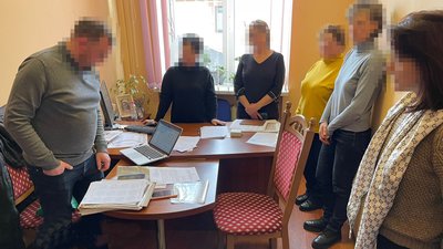 На Івано-Франківщині викрили групу людей, які за 5-6 тис. доларів переправляли чоловіків за кордон — ДБР На Івано-Франківщині викрили групу людей, які за 5-6 тис. доларів переправляли чоловіків за кордон — ДБР